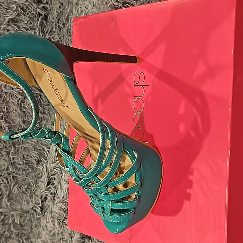 NEW Shoedazzle Teal Heels